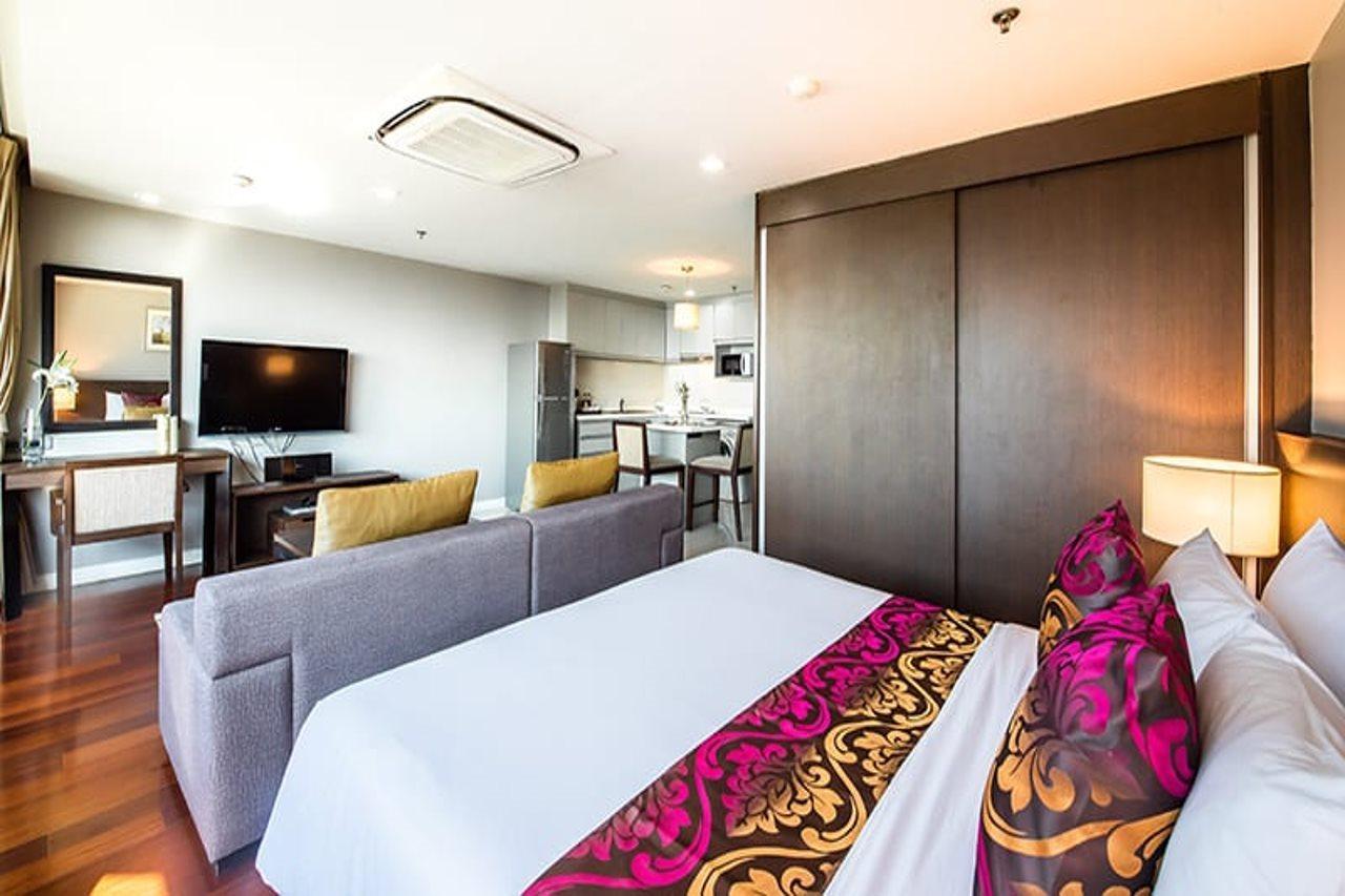 Royal Suite Hotel Bangkok Exterior photo