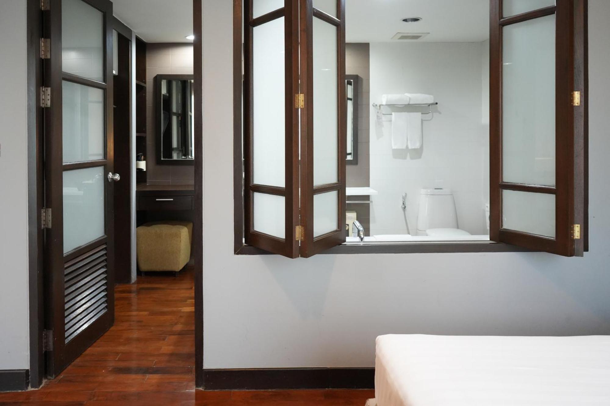 Royal Suite Hotel Bangkok Exterior photo