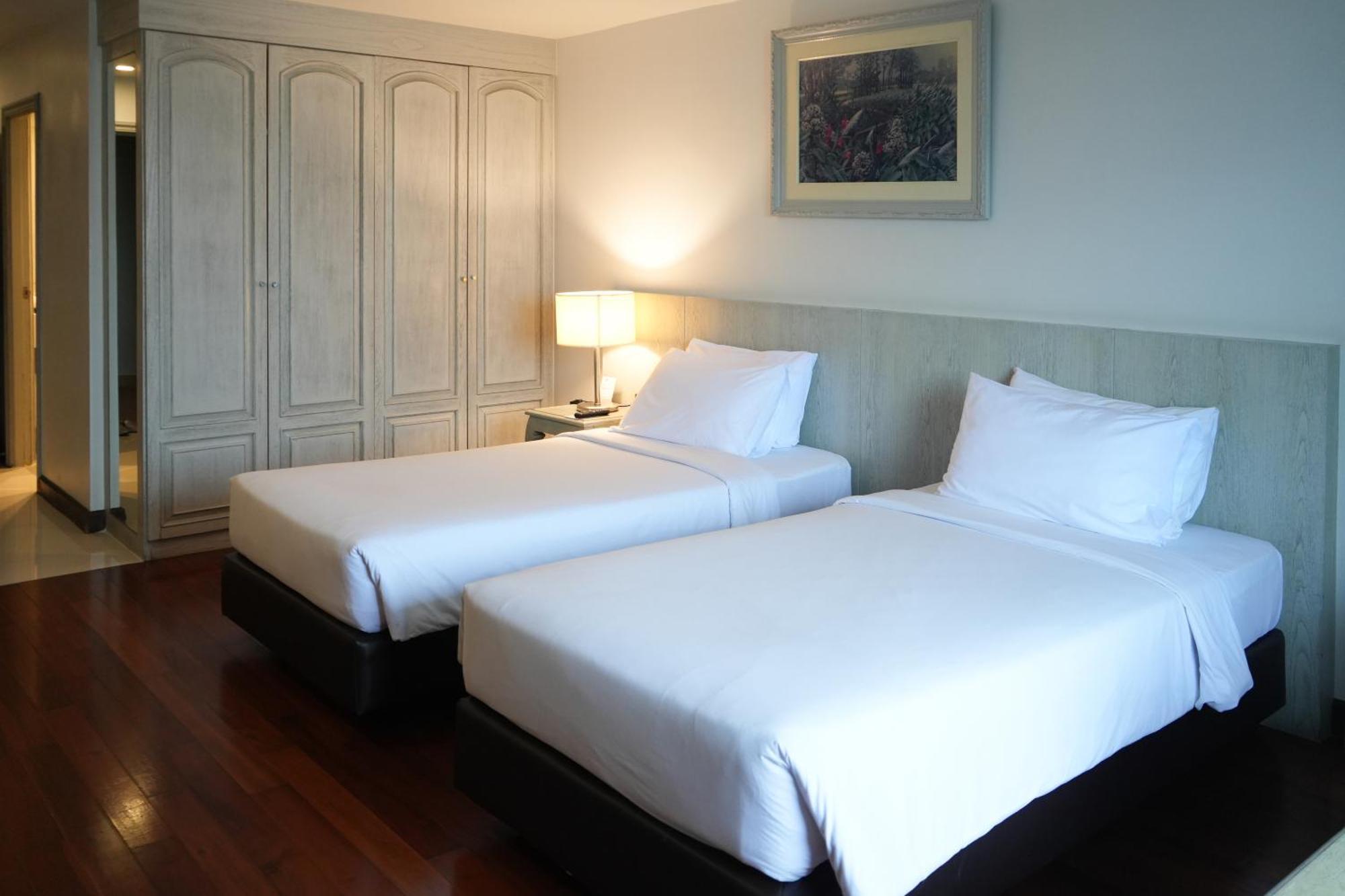 Royal Suite Hotel Bangkok Exterior photo