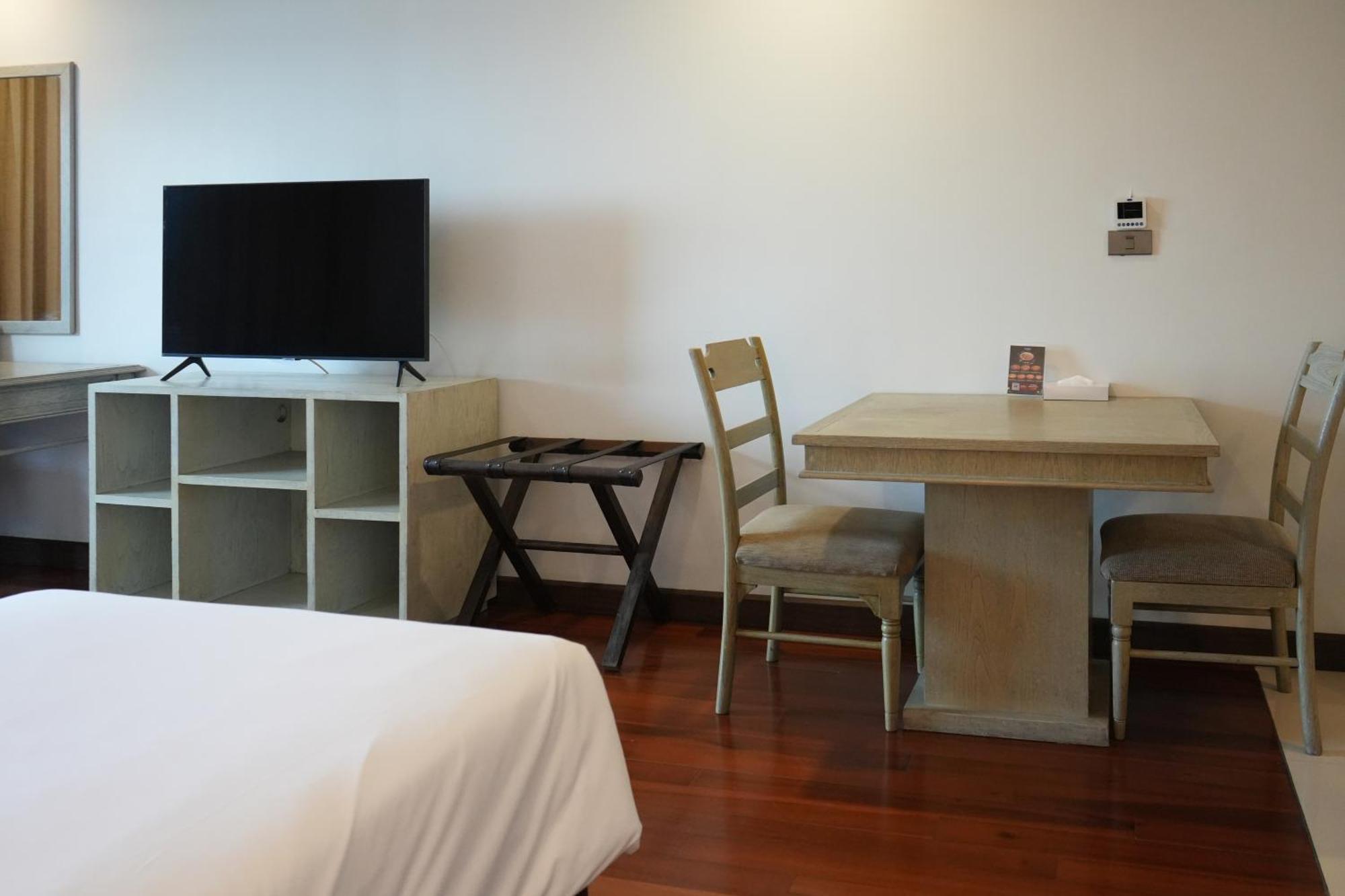 Royal Suite Hotel Bangkok Exterior photo