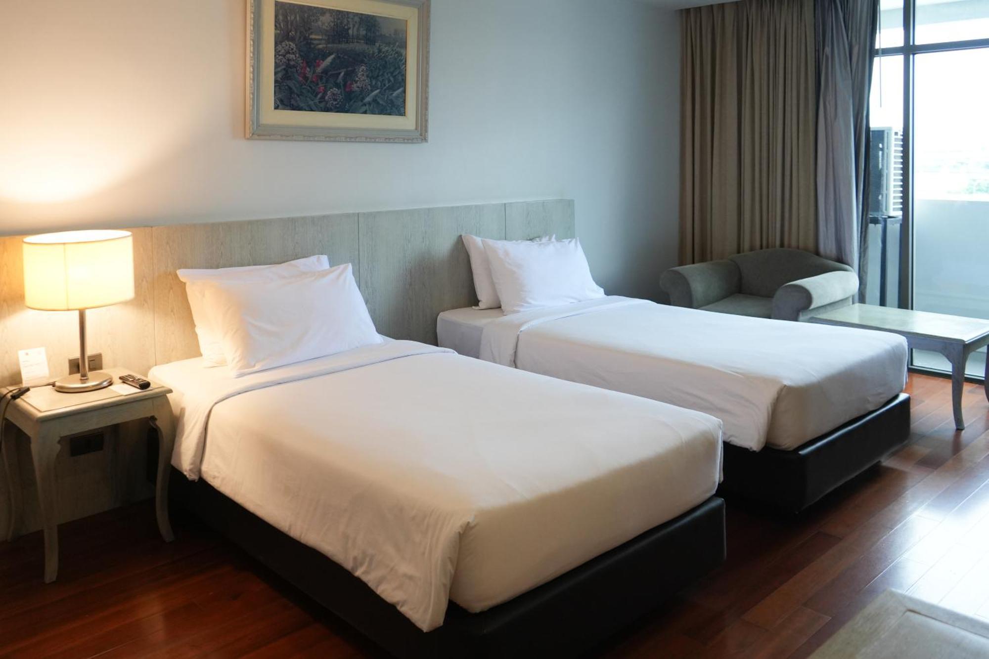 Royal Suite Hotel Bangkok Exterior photo
