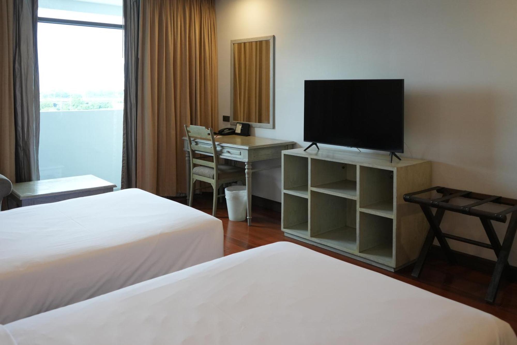 Royal Suite Hotel Bangkok Exterior photo