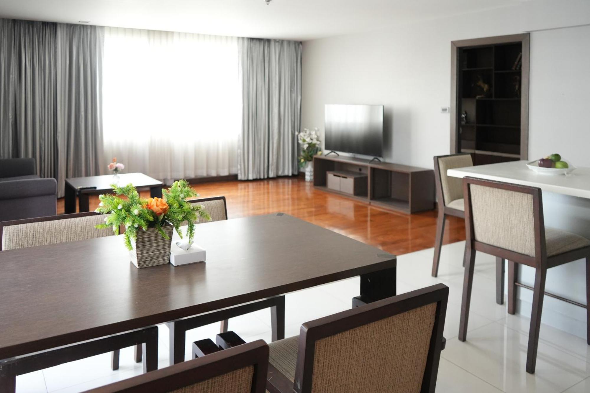 Royal Suite Hotel Bangkok Exterior photo