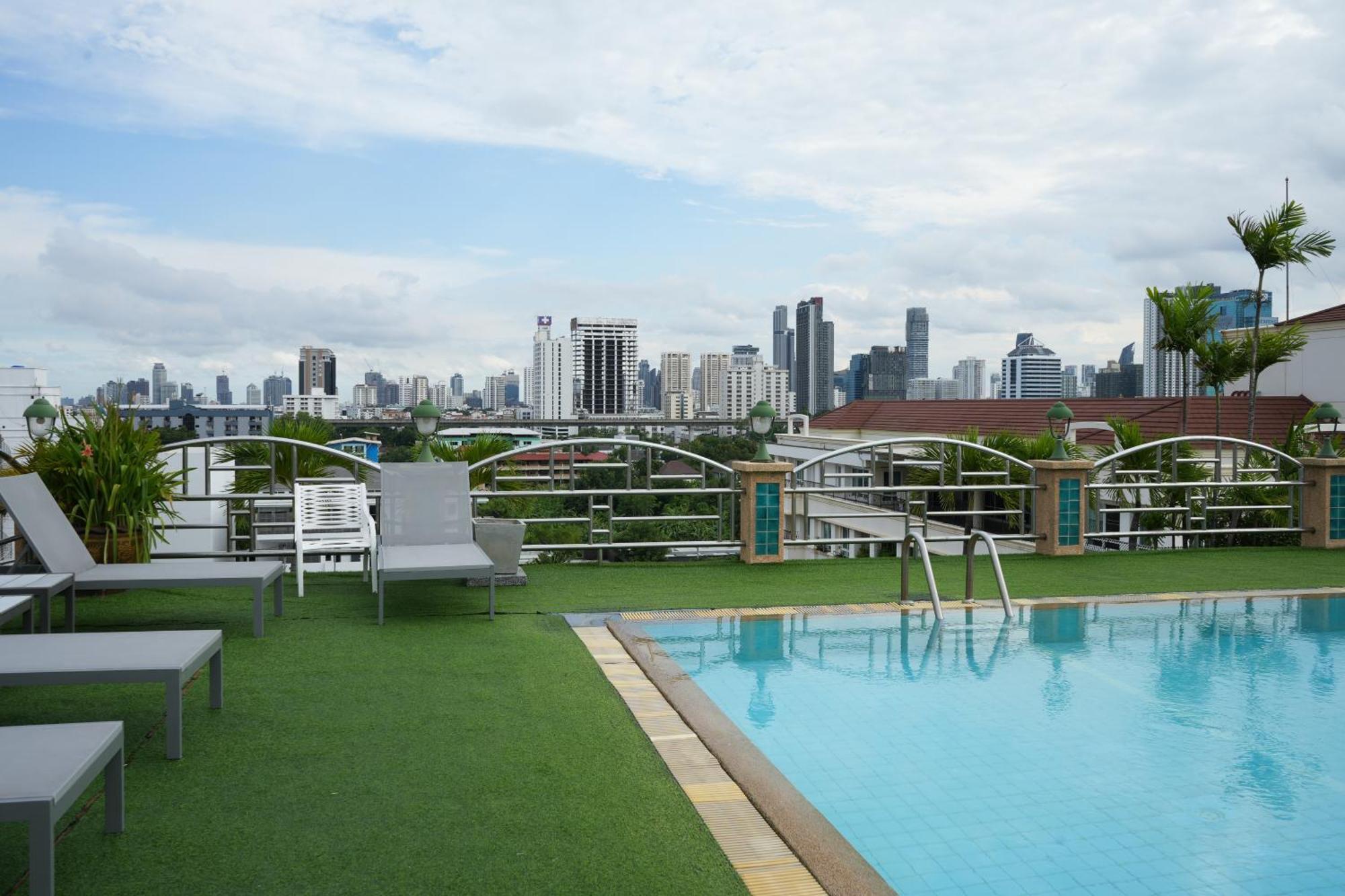 Royal Suite Hotel Bangkok Exterior photo