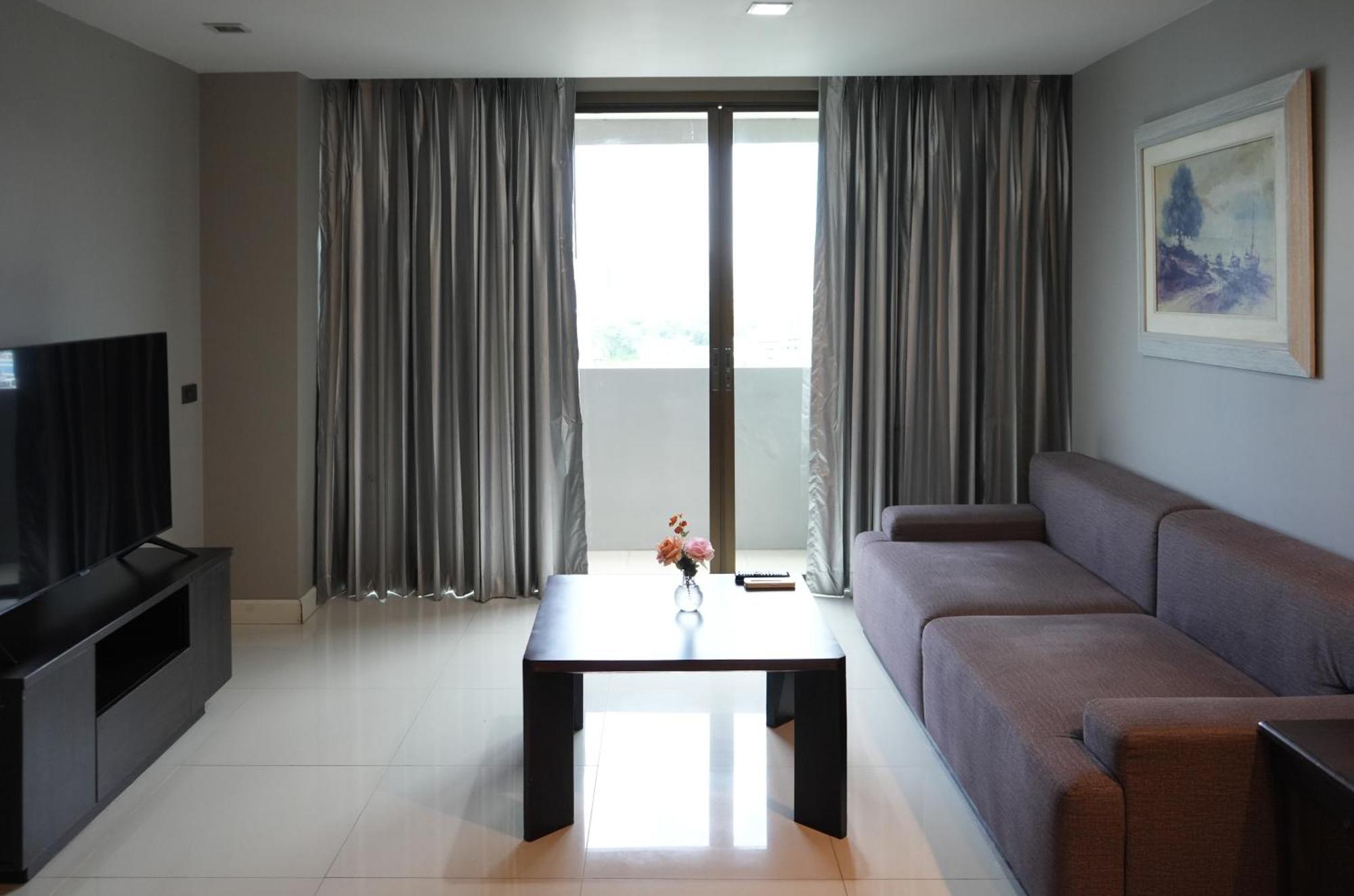 Royal Suite Hotel Bangkok Exterior photo
