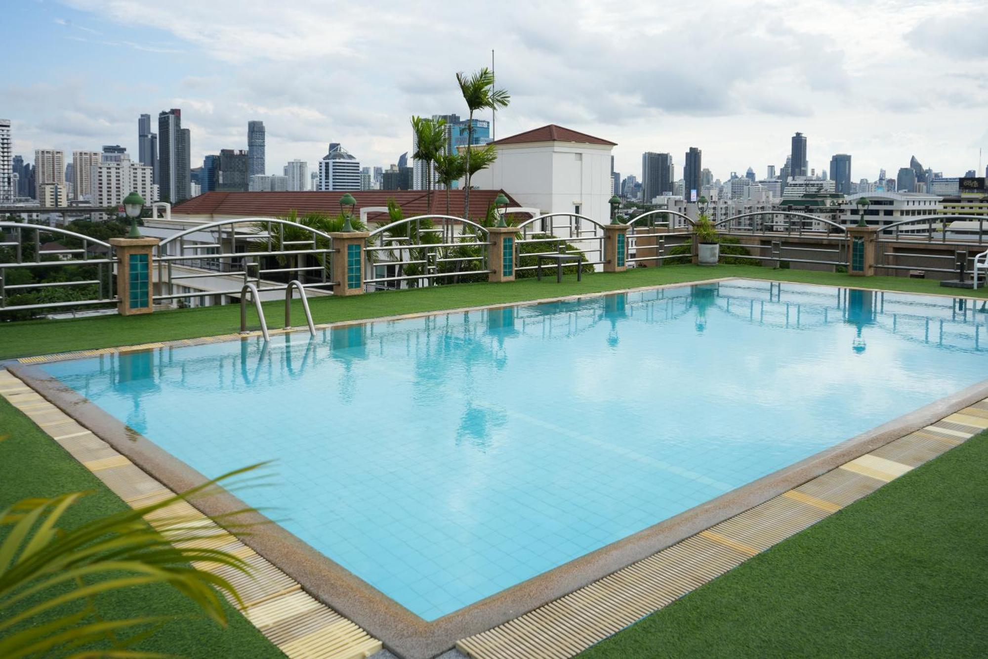 Royal Suite Hotel Bangkok Exterior photo