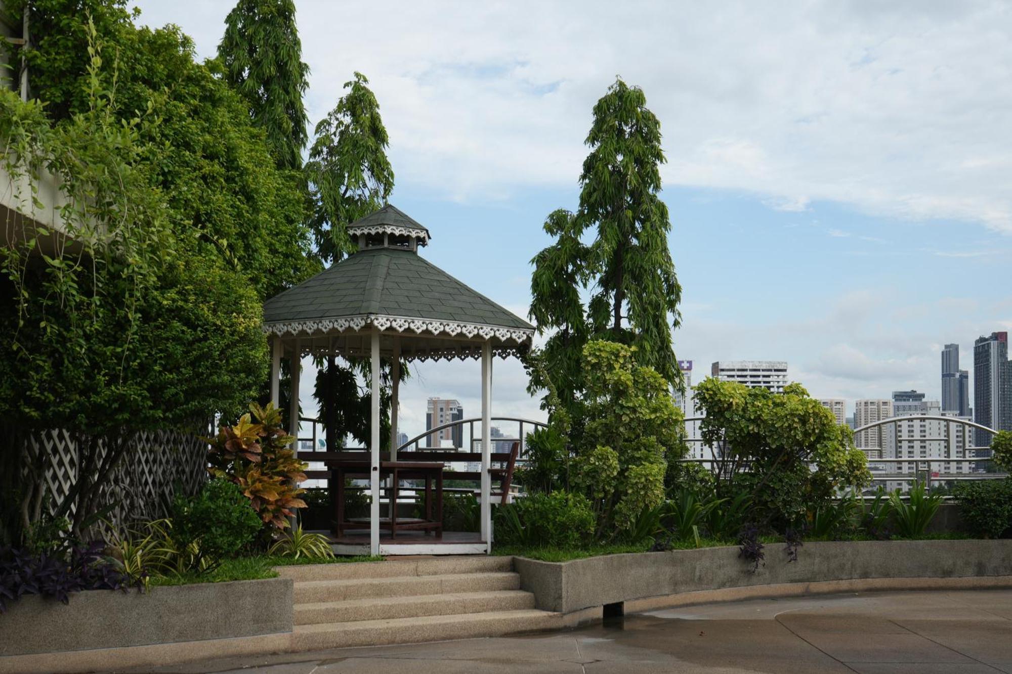 Royal Suite Hotel Bangkok Exterior photo