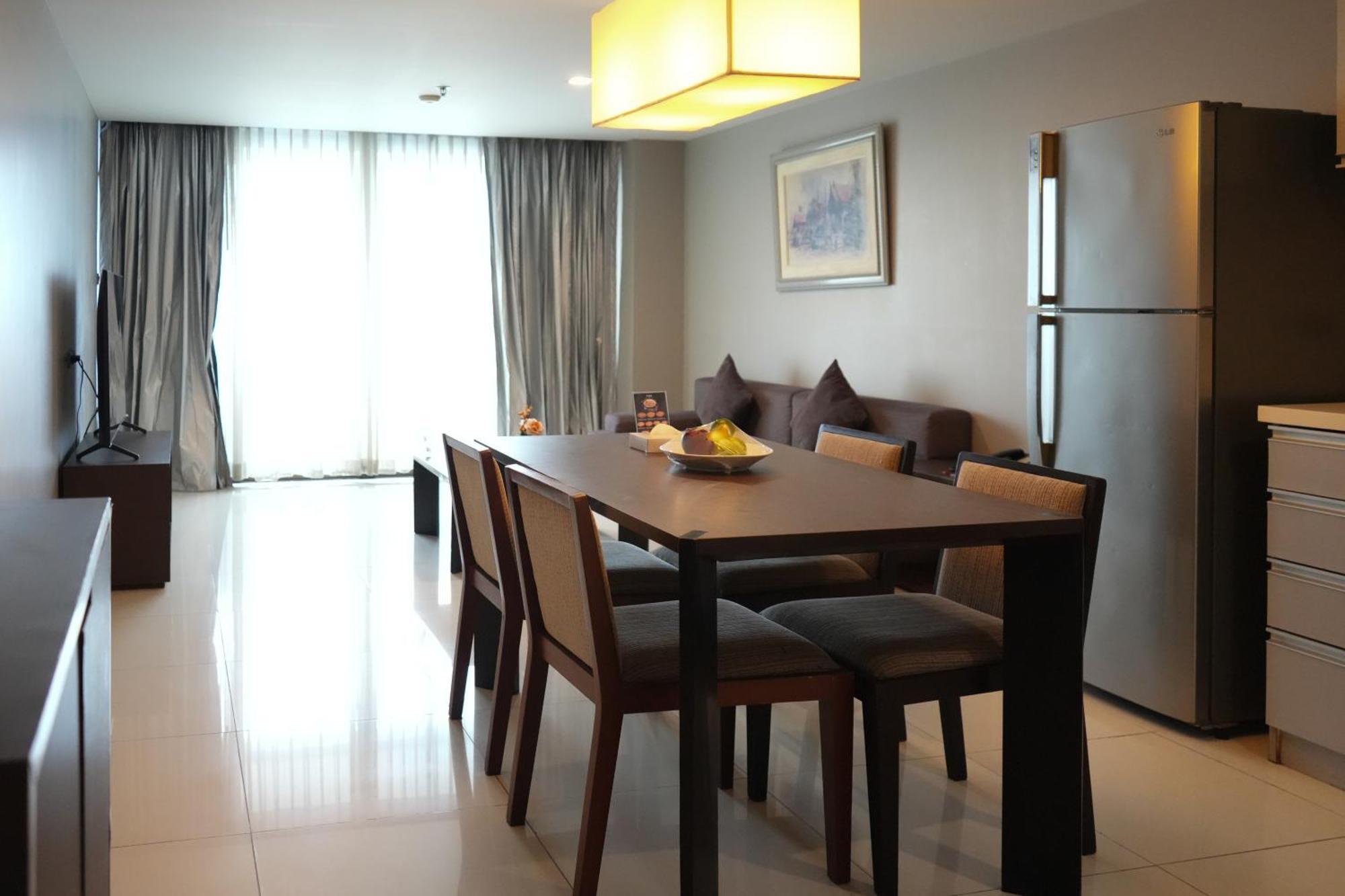 Royal Suite Hotel Bangkok Exterior photo
