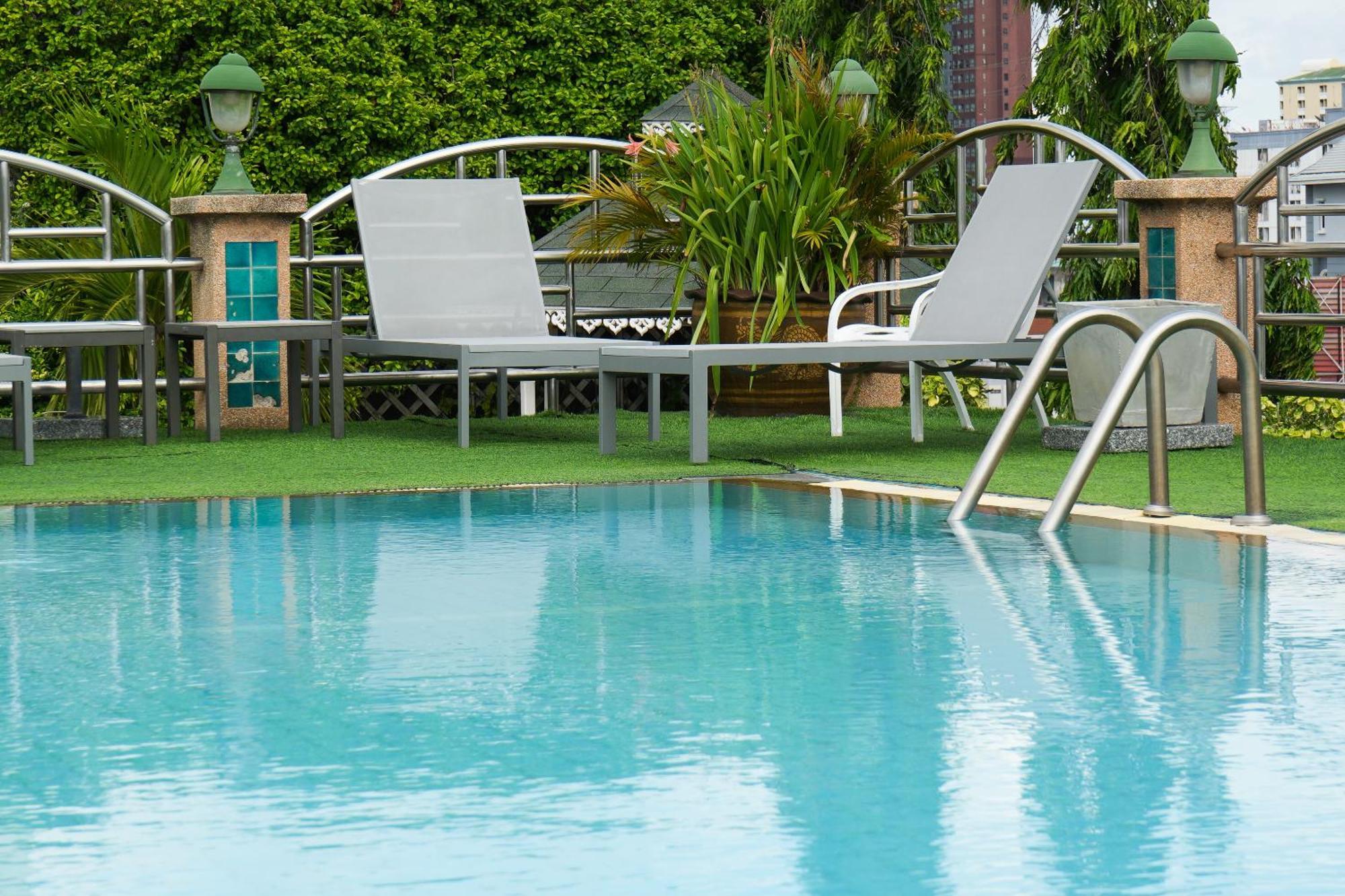Royal Suite Hotel Bangkok Exterior photo