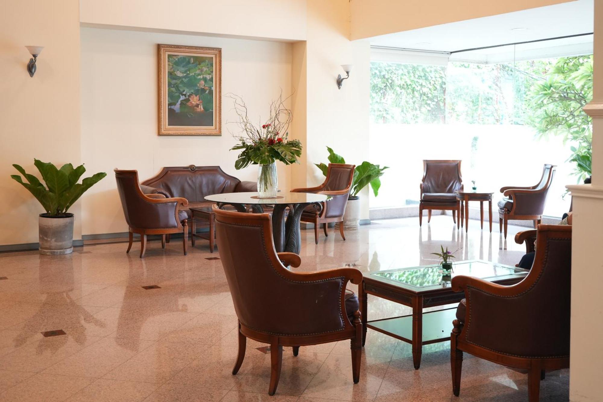 Royal Suite Hotel Bangkok Exterior photo